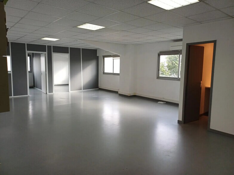 Office in Mérignac for lease - Interior Photo - Image 2 of 4