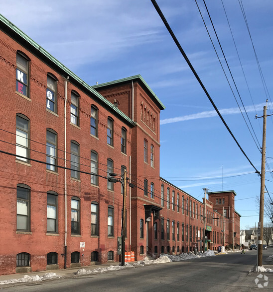 999-1005 Main St, Pawtucket, RI à vendre - Photo principale - Image 1 de 1