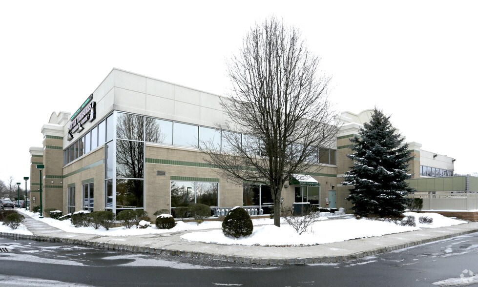2177 Oak Tree Rd, Edison, NJ à louer - Photo du bâtiment - Image 3 de 3