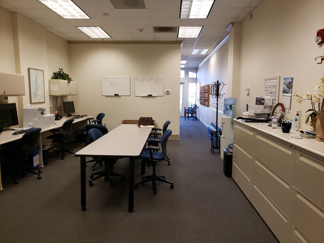 375-385 College St, Amherst, MA for lease Interior Photo- Image 1 of 4