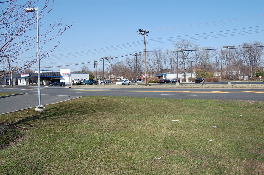 81 Rt-35, Eatontown, NJ for lease - Building Photo - Image 2 of 7