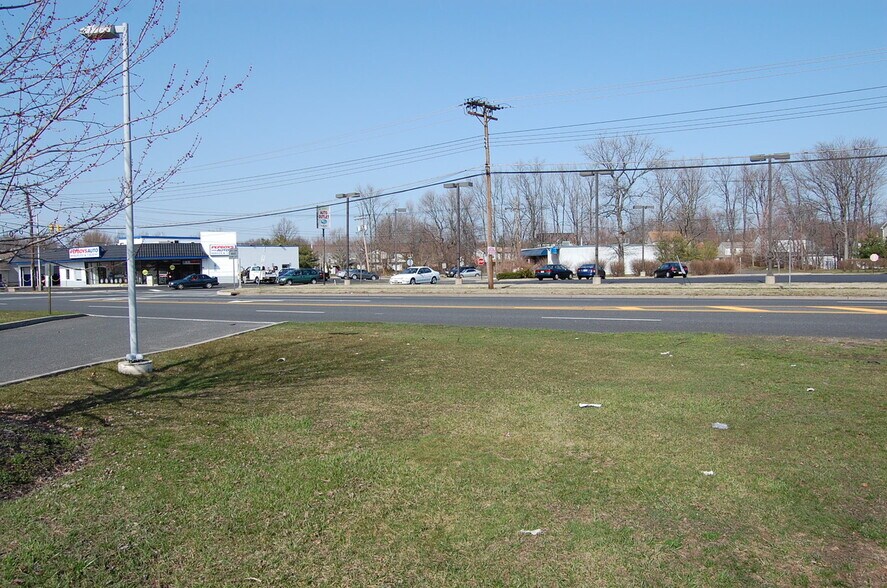 81 Rt-35, Eatontown, NJ à louer - Photo du bâtiment - Image 2 de 7