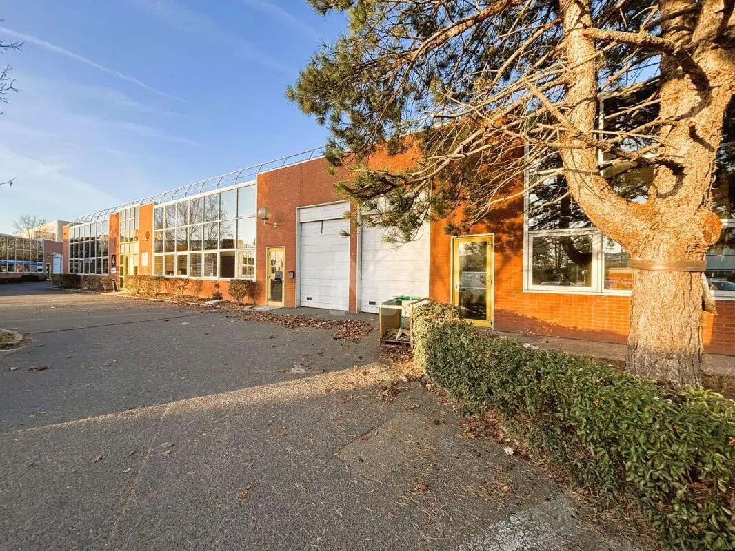 Flex in Les Ulis for lease Building Photo- Image 1 of 14
