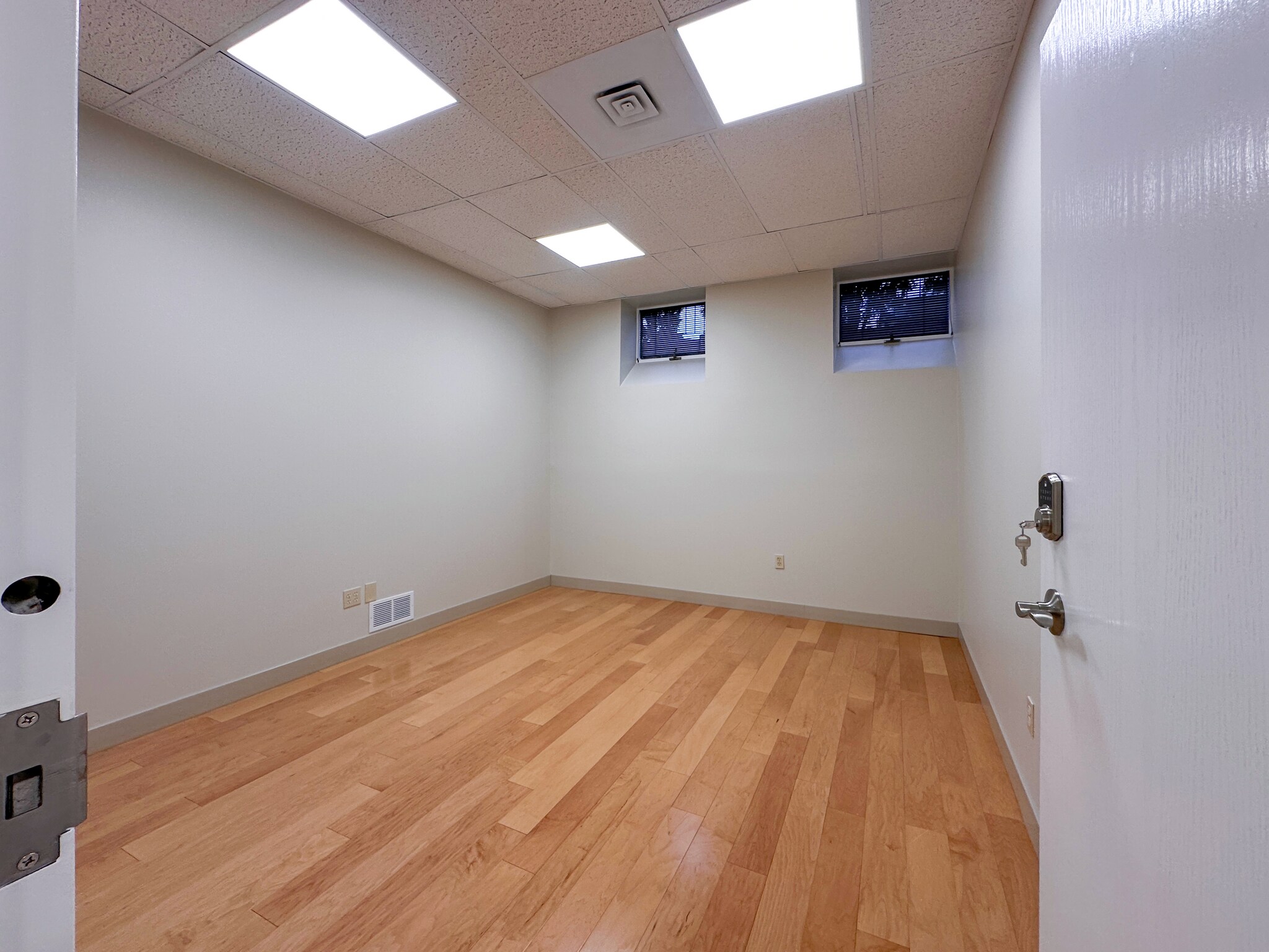 60 Westwood Ave, Waterbury, CT for lease Interior Photo- Image 1 of 9
