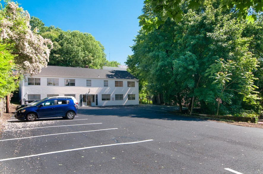40 W Main St, Mount Kisco, NY à louer - Photo du bâtiment - Image 3 de 8