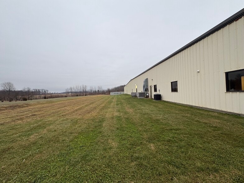 221 Raymond St, Hope, IN à vendre - Photo du bâtiment - Image 3 de 8