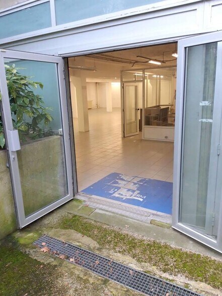 Flex in Le Chesnay-Rocquencourt for lease - Building Photo - Image 2 of 16