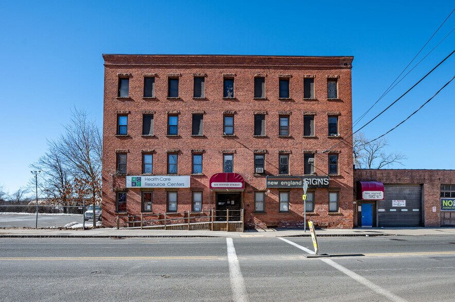 590-628 Center St, Chicopee, MA à vendre - Photo du bâtiment - Image 3 de 6