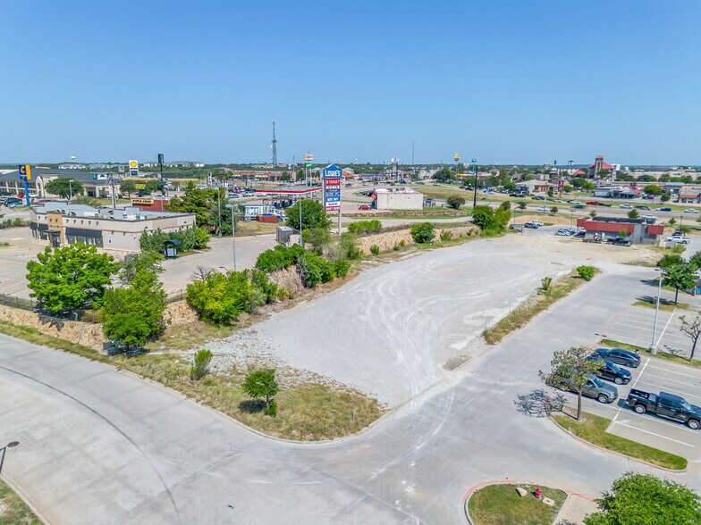 108 & 112 E Interstate 20, Weatherford, TX à vendre - Photo du bâtiment - Image 2 de 7