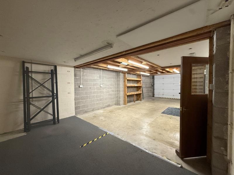 Corbin Way, Bradpole for lease Interior Photo- Image 1 of 7