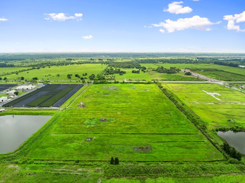 1539 N Kings Hwy, Fort Pierce, FL for sale - Building Photo - Image 2 of 25