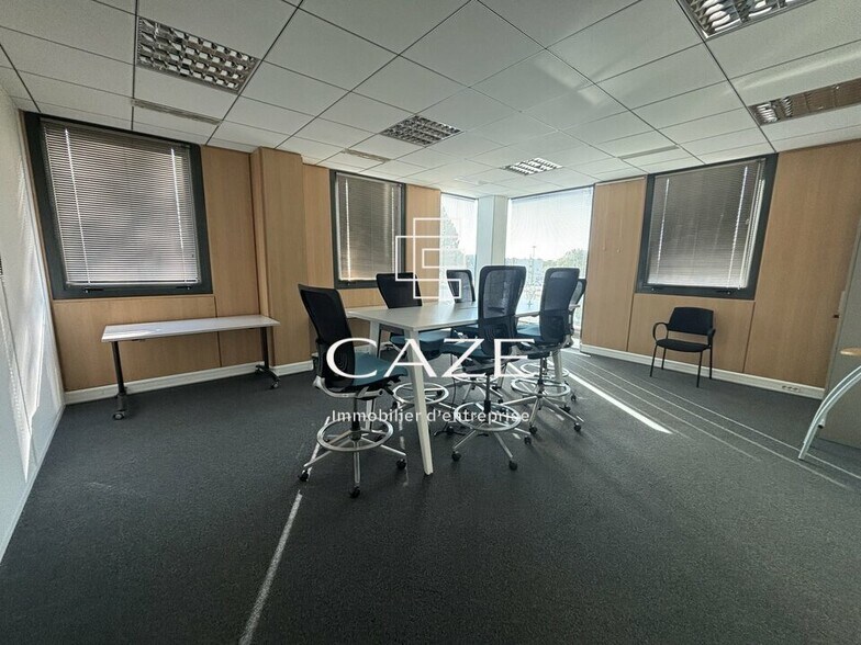 Office in Pessac for lease - Interior Photo - Image 3 of 9