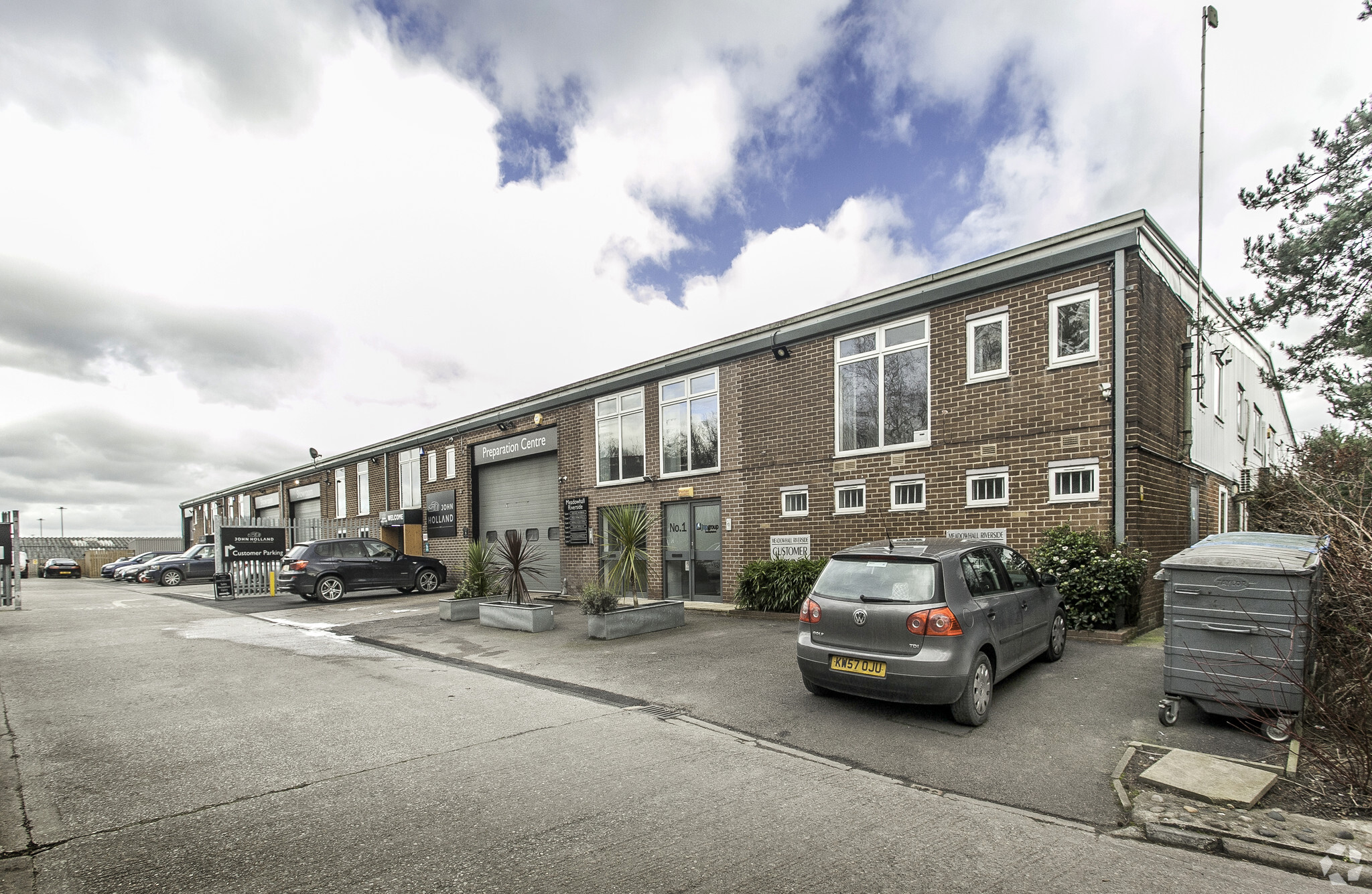 1-7 Meadowhall Rd, Sheffield for lease Primary Photo- Image 1 of 5