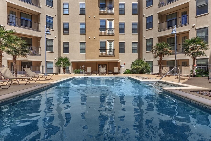 215 Washington Ave, Waco, TX for sale - Primary Photo - Image 1 of 12