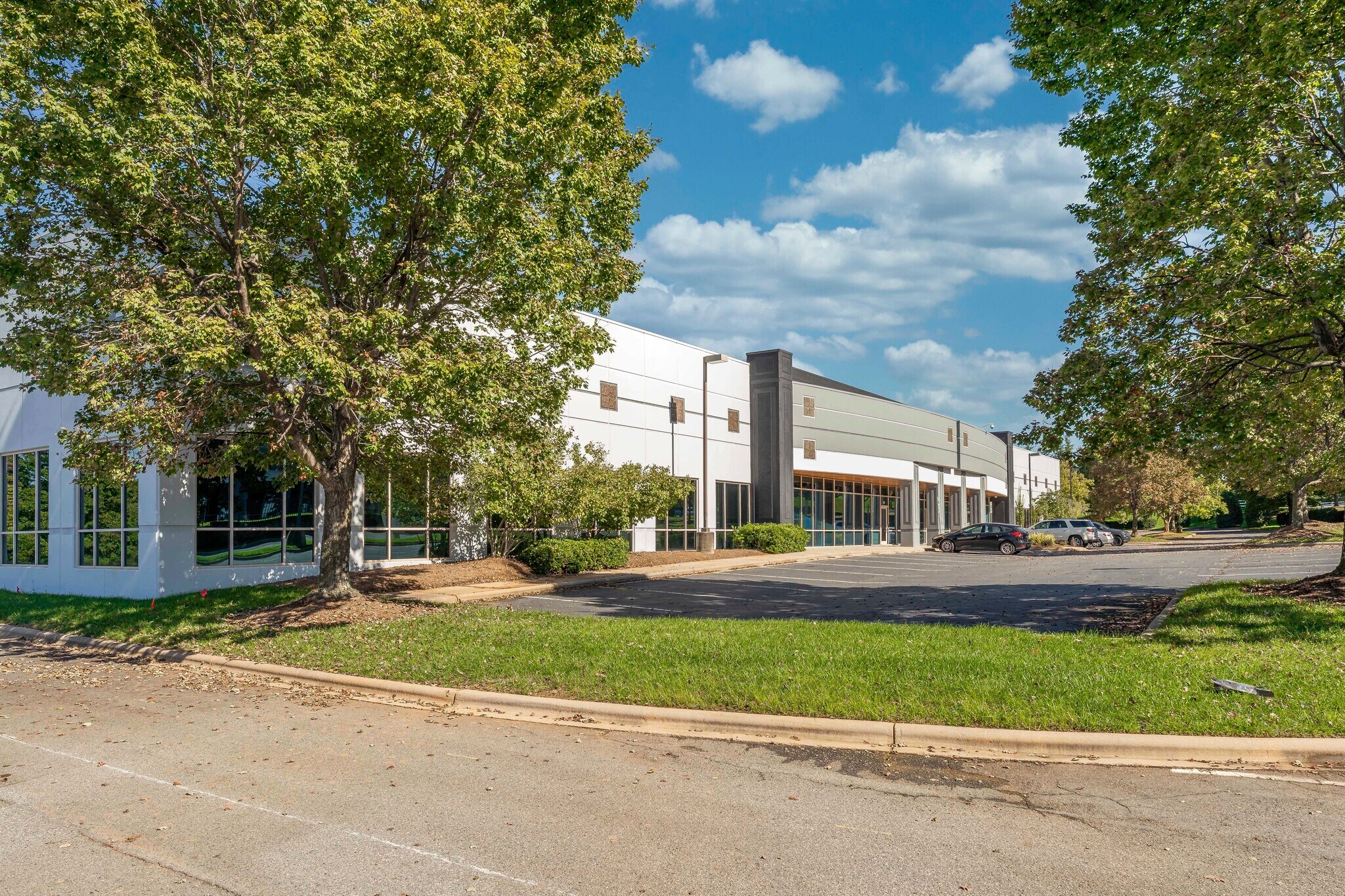 6135 Lakeview Rd, Charlotte, NC à louer Photo du bâtiment- Image 1 de 6