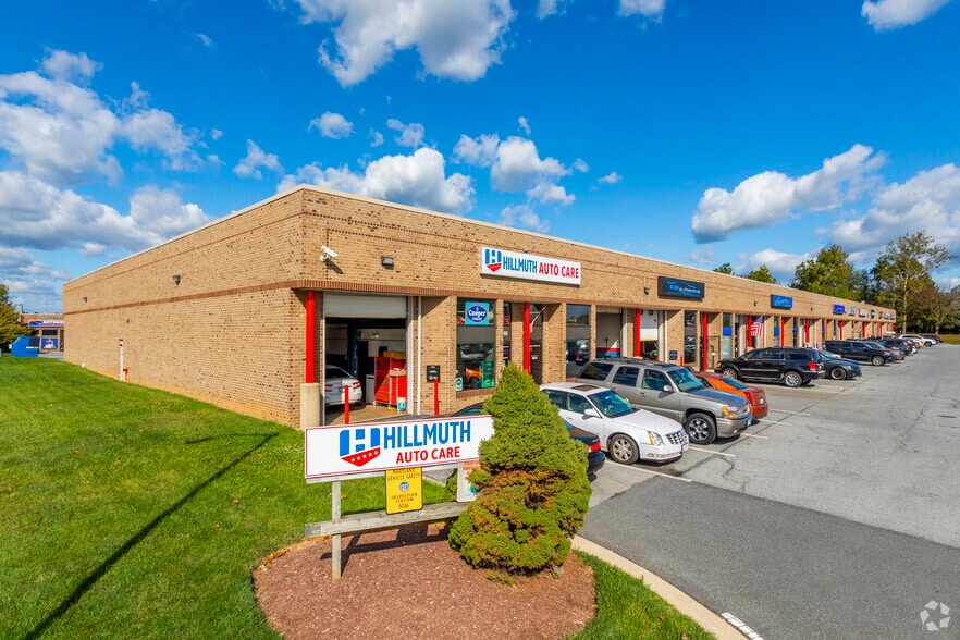 19300-19326 Woodfield Rd, Gaithersburg, MD for lease - Building Photo - Image 1 of 3