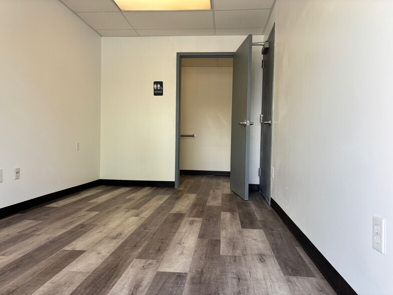 66 Fletcher Commercial Dr, Fletcher, NC for lease - Building Photo - Image 2 of 4