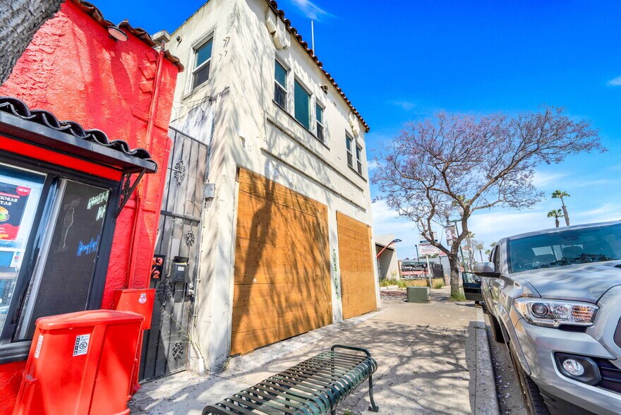 141 W San Ysidro Blvd, San Ysidro, CA for sale - Building Photo - Image 2 of 26