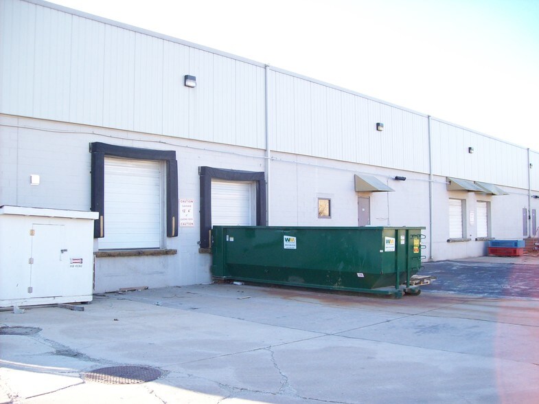 400 Feheley Dr, King Of Prussia, PA à louer - Photo du bâtiment - Image 2 de 8