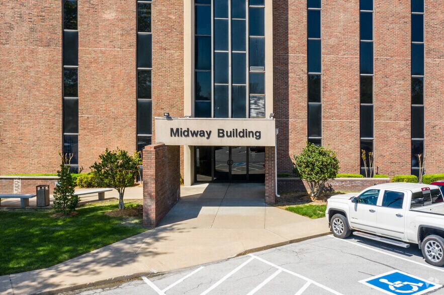 2727 E 21st St, Tulsa, OK à louer - Photo du bâtiment - Image 3 de 8