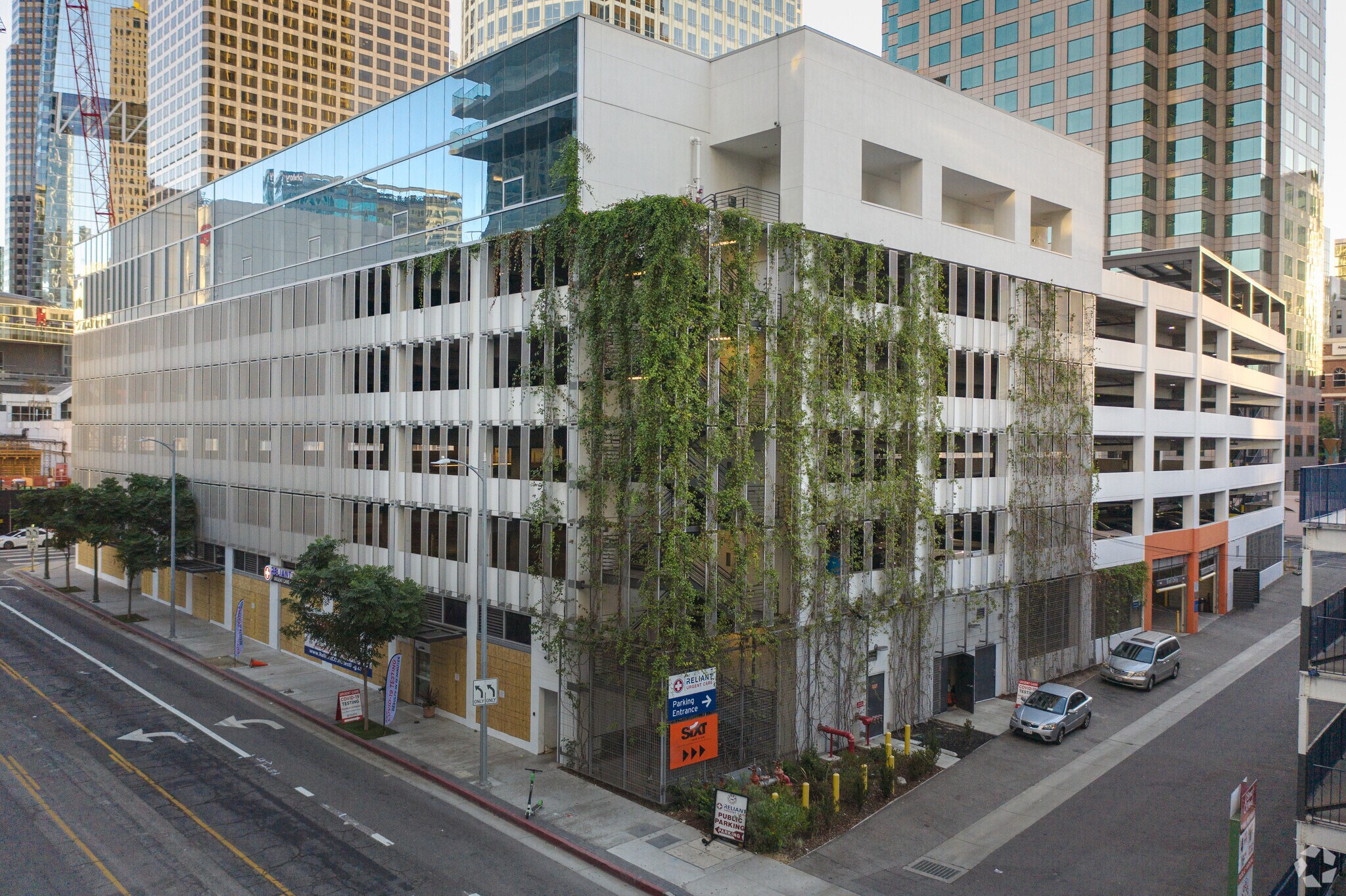 990 W 8th St, Los Angeles, CA à louer Photo principale- Image 1 de 8