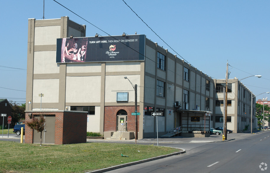 1022 Erie Blvd E, Syracuse, NY for sale - Primary Photo - Image 1 of 1