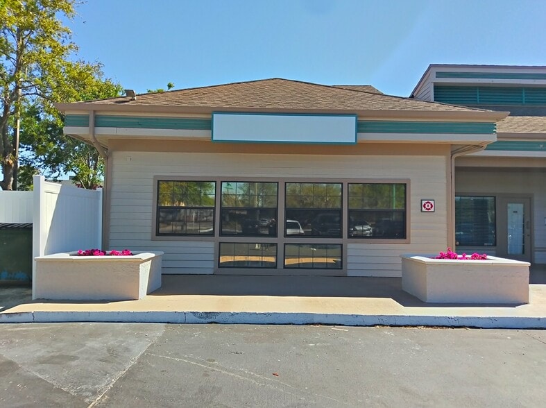 2625 Barna Ave, Titusville, FL à louer - Photo du bâtiment - Image 3 de 4