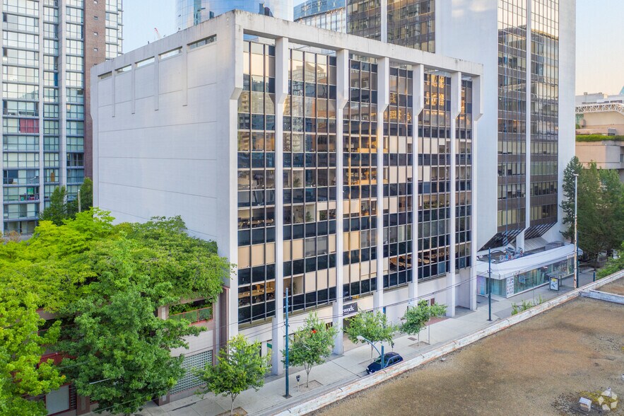 1045 Howe St, Vancouver, BC à louer - Photo du bâtiment - Image 2 de 8