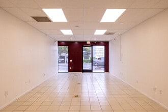 554-562 N Moorpark Rd, Thousand Oaks, CA à louer Photo du bâtiment- Image 2 de 2