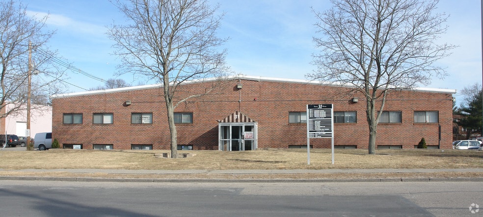 131 Tosca Dr, Stoughton, MA for lease - Building Photo - Image 2 of 7