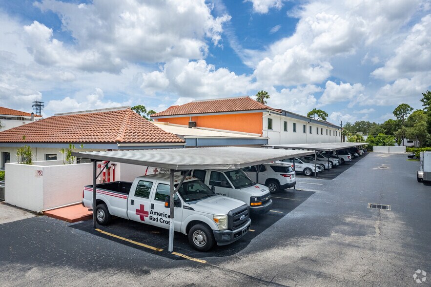 7011-7051 Cypress Ter, Fort Myers, FL à louer - Photo du bâtiment - Image 2 de 5
