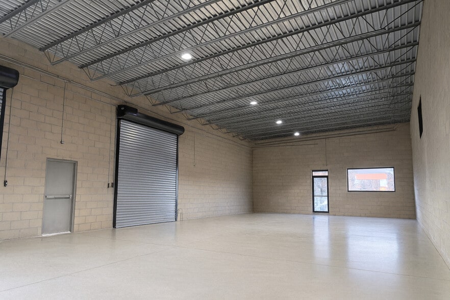 669 W Hoffman Ave, Lindenhurst, NY for sale - Building Photo - Image 3 of 3