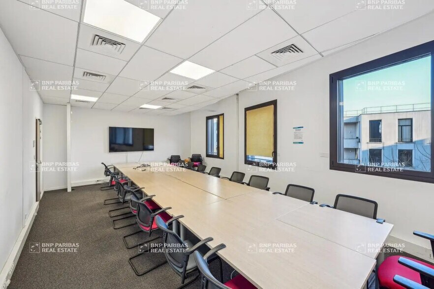 Office in Bordeaux for lease - Interior Photo - Image 2 of 8