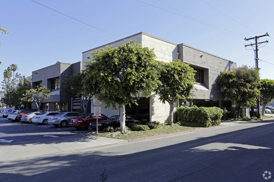 18600 Main St, Huntington Beach, CA for lease - Building Photo - Image 2 of 8