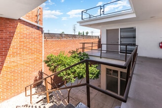 9024 W Olympic Blvd, Beverly Hills, CA à louer Photo du bâtiment- Image 1 de 40