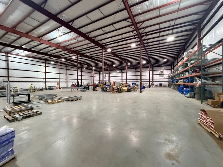 2205 Bremer Rd, Fort Wayne, IN à vendre - Photo du bâtiment - Image 2 de 9