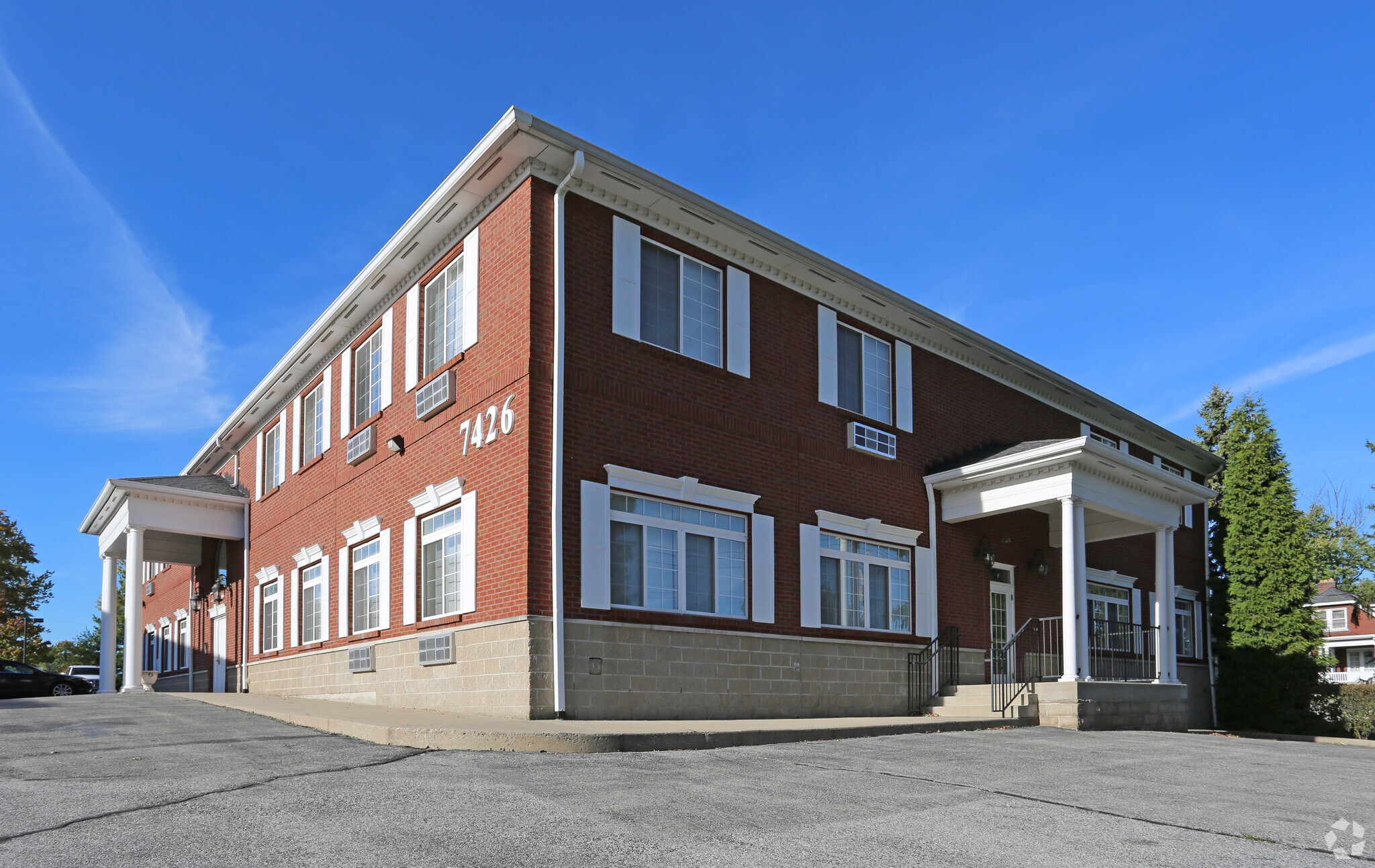 Florence Executive Centre portefeuille de 2 propriétés à vendre sur LoopNet.ca Photo du bâtiment- Image 1 de 16