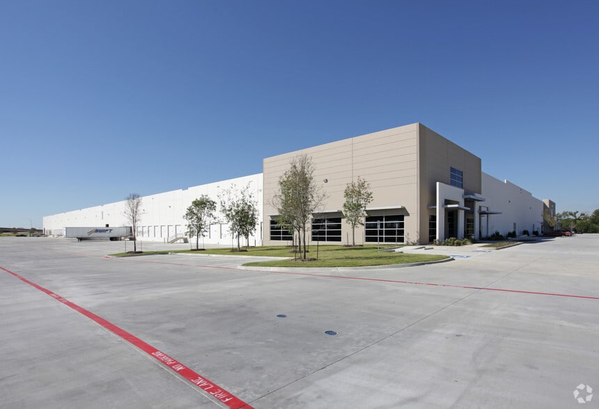 1825 W Belt Line Rd, Carrollton, TX for lease - Primary Photo - Image 1 of 5