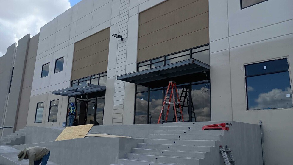 1192 Reuthinger Pky, Laredo, TX à vendre - Photo du bâtiment - Image 3 de 13