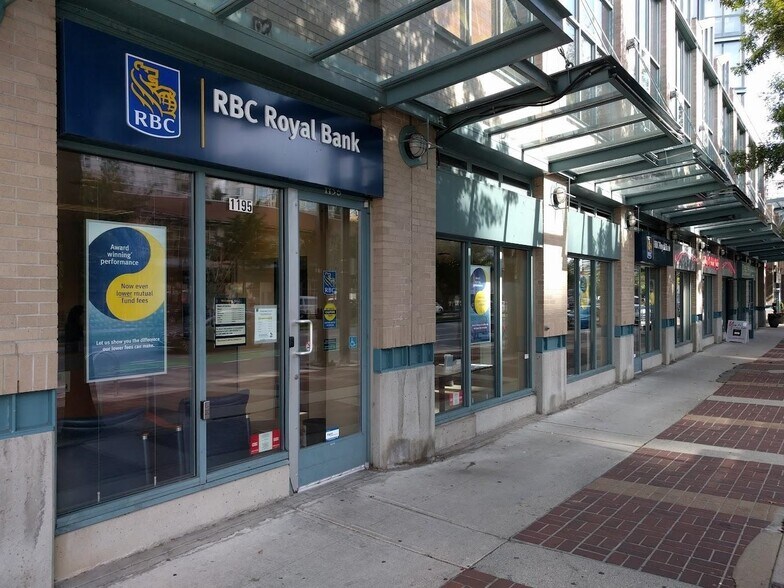 1195 Pacific Blvd, Vancouver, BC à louer - Photo du bâtiment - Image 2 de 18