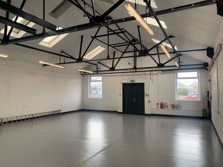 19-31 Lister Rd, Glasgow à louer - Photo du bâtiment - Image 3 de 12