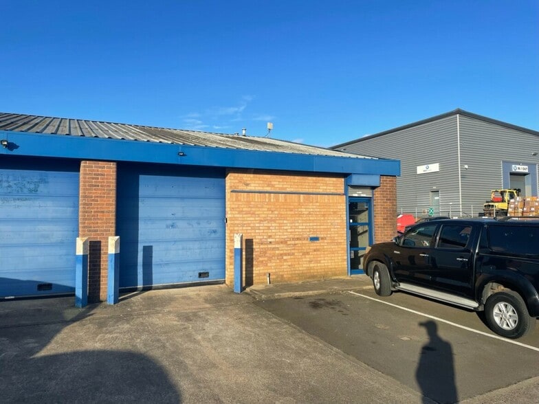 861-874 Plymouth Rd, Slough for lease - Building Photo - Image 3 of 4