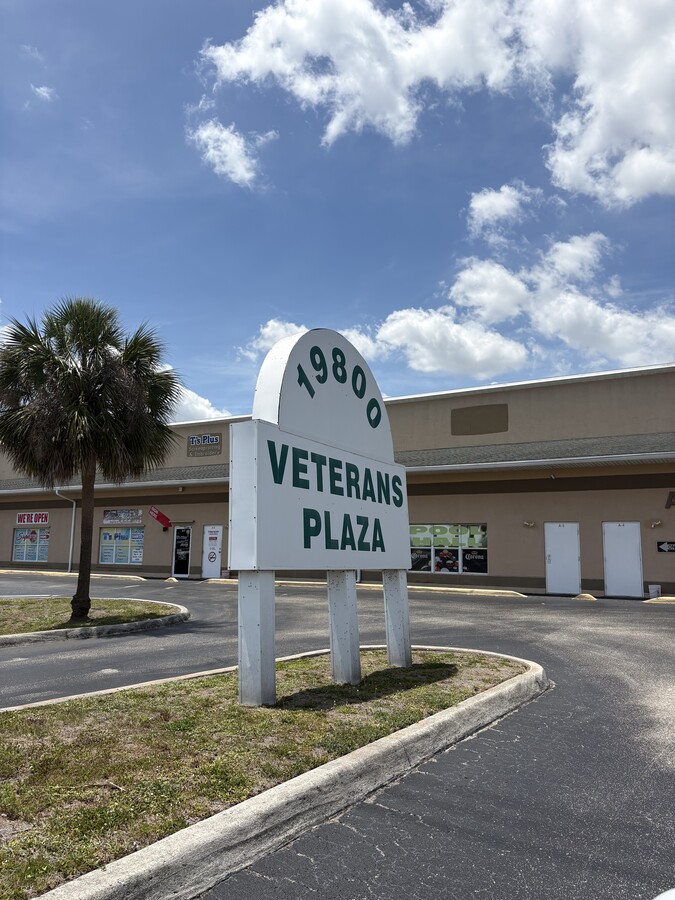 19800 Veterans Blvd, Port Charlotte, FL 33954 - Unité E5 -  - Photo intérieure - Image 1 of 4
