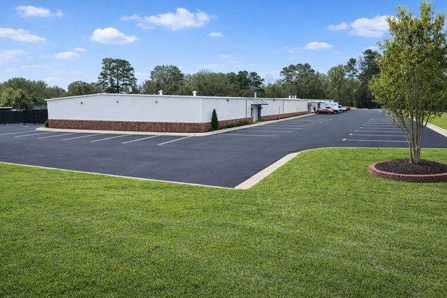 Plus de détails pour 114 S State St, Haw River, NC - Industriel à louer