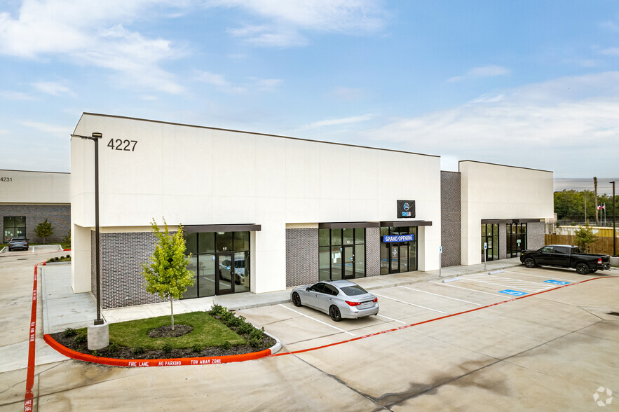 4227 S Main St, Stafford, TX for lease - Primary Photo - Image 1 of 27