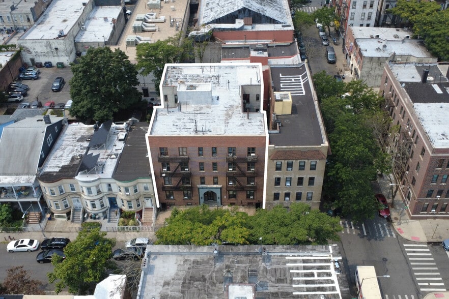 330 E 22nd St, Brooklyn, NY for sale - Building Photo - Image 2 of 29