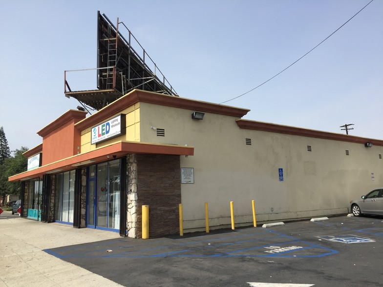 13117-13121 Lakewood Blvd, Downey, CA for lease - Building Photo - Image 2 of 12