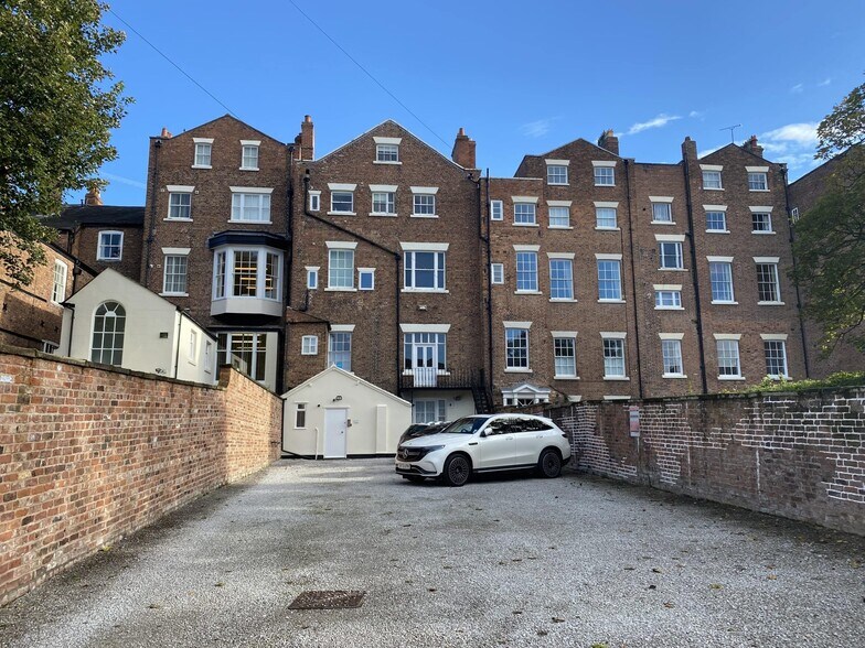 12 Nicholas St, Chester à louer - Photo du bâtiment - Image 2 de 2