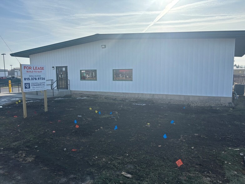 354 Civic Rd, LaSalle, IL for lease - Primary Photo - Image 1 of 10