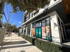 221 SW 12th St, Miami, FL à louer Photo du bâtiment- Image 1 de 11